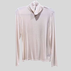 St. John Elegant Cream Ribbed Top